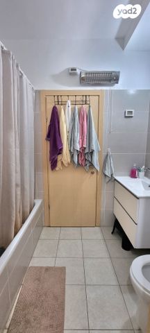 דירה, עין המערה, מצפה רמון