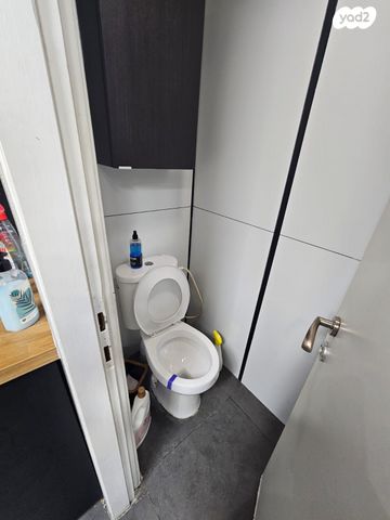 חנויות/ שטח מסחרי, מרטין בובר 8, קרית ים ב', קרית ים