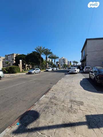 חנויות/ שטח מסחרי, מרטין בובר 8, קרית ים ב', קרית ים