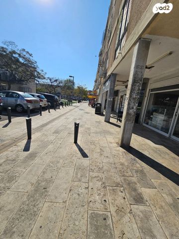 חנויות/ שטח מסחרי, מרטין בובר 8, קרית ים ב', קרית ים