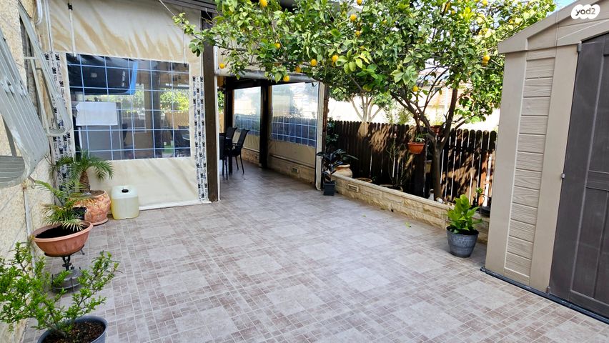 דירת גן, פרי מגדים, מגדים, מעלה אדומים