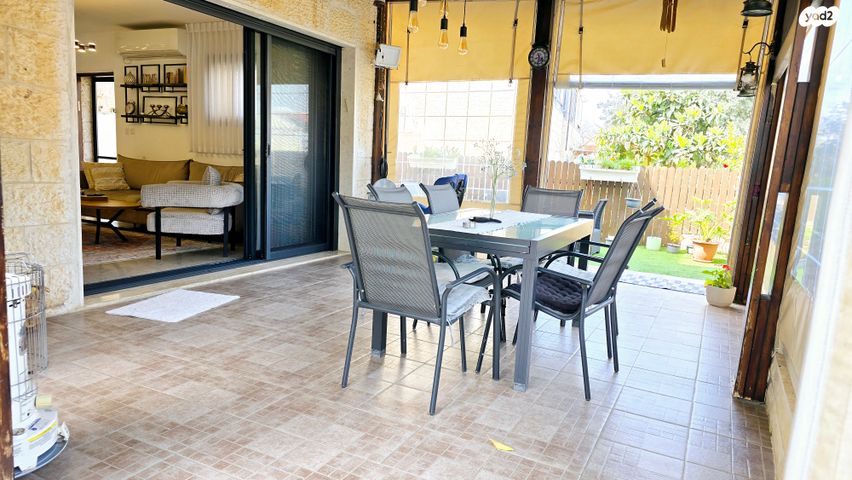 דירת גן, פרי מגדים, מגדים, מעלה אדומים