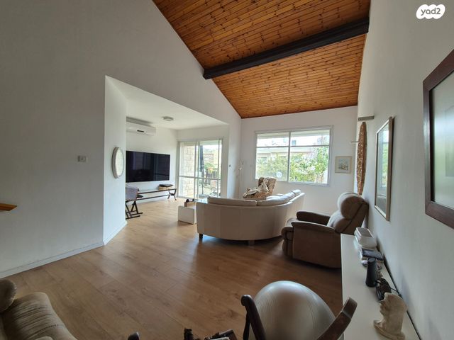 דו משפחתי, קרית טבעון