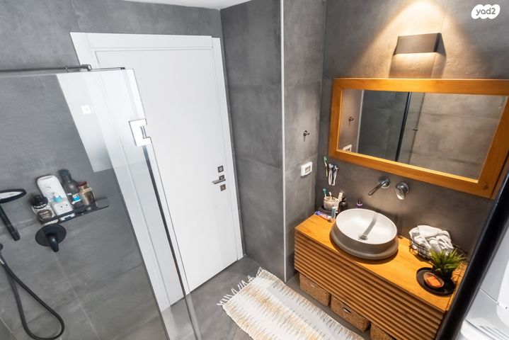 דירה, יצחק שדה, בת ים