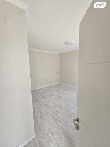 גג/ פנטהאוז, אורי צבי גרינברג 23, בן גוריון, חולון