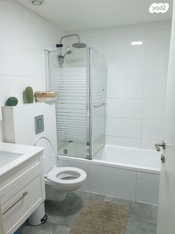 דירת גן, חרוזים, רמת גן