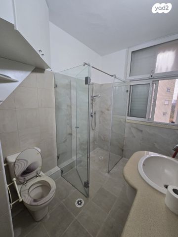 גג/ פנטהאוז, אורי צבי גרינברג 23, בן גוריון, חולון