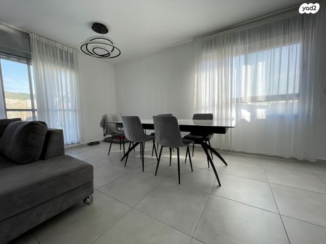 גג/ פנטהאוז, החותרים, טירת כרמל