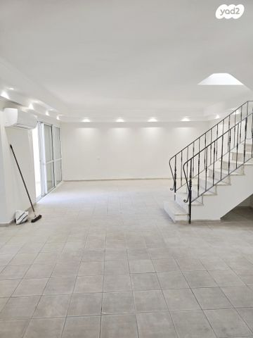 אורי צבי גרינברג 23