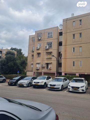 שדרות השופטים 18