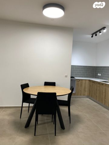 דירה, אהוד מנור, נאות אפק, אפקה, קרית ביאליק