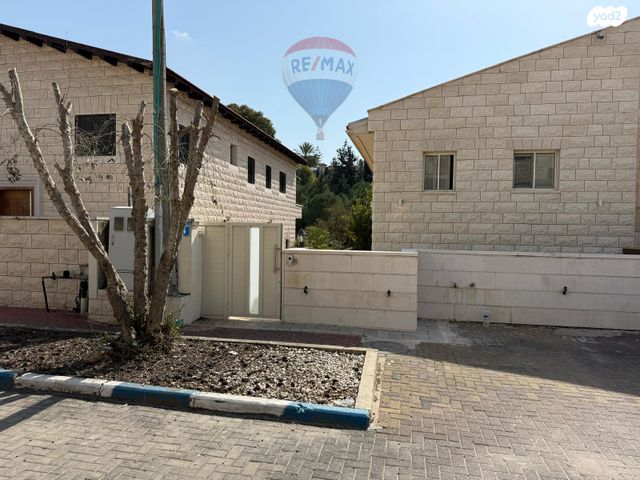 אדמון 4