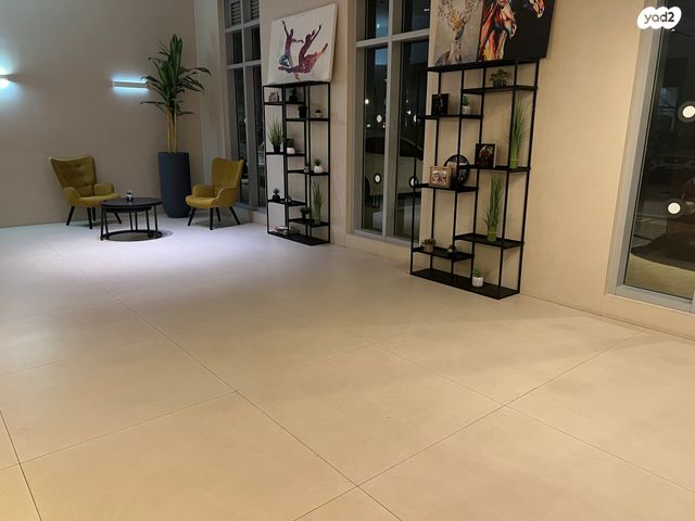 דירה, אהוד מנור, נאות אפק, אפקה, קרית ביאליק