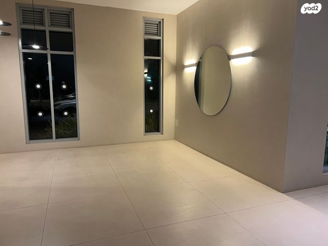 דירה, אהוד מנור, נאות אפק, אפקה, קרית ביאליק