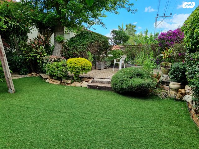 דו משפחתי, אורנית, אורנית