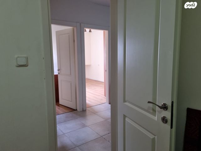 דו משפחתי, אורנית, אורנית