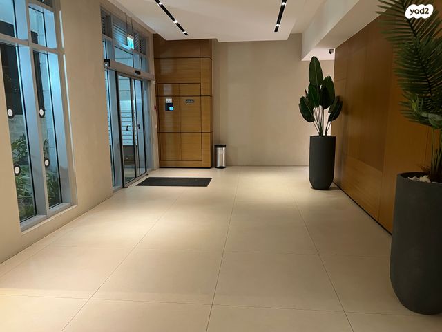 דירה, אהוד מנור, נאות אפק, אפקה, קרית ביאליק