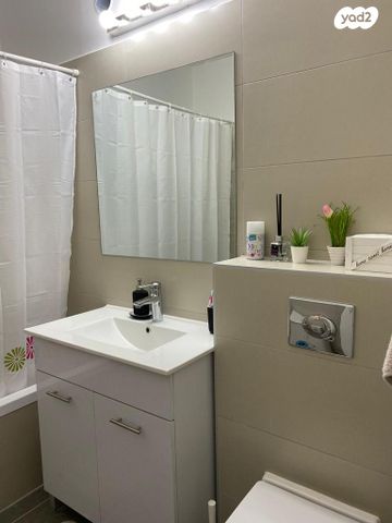 דירה, אהוד מנור, נאות אפק, אפקה, קרית ביאליק