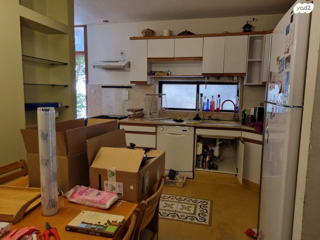 דו משפחתי, אורנית, אורנית