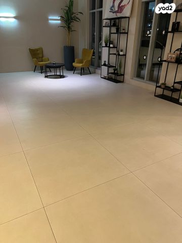 דירה, אהוד מנור, נאות אפק, אפקה, קרית ביאליק