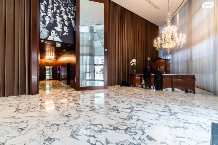 ניסים אלוני 19