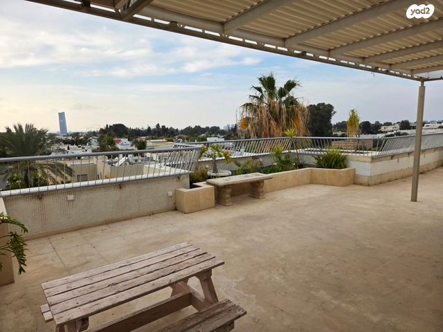 גג/ פנטהאוז, גולן, רמת השרון