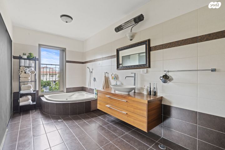 בית פרטי/ קוטג', אנה פרנק, בנות חיל, ראשון לציון