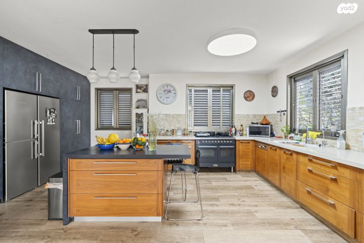 בית פרטי/ קוטג', אנה פרנק, בנות חיל, ראשון לציון