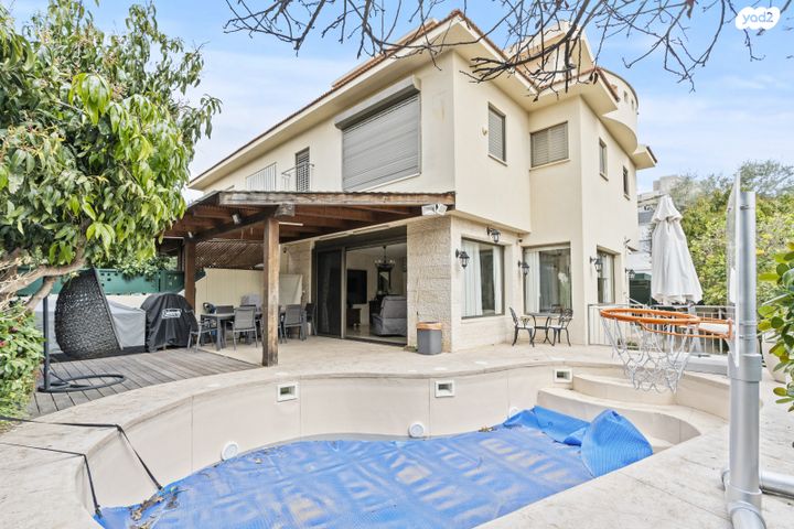 בית פרטי/ קוטג', אנה פרנק, בנות חיל, ראשון לציון