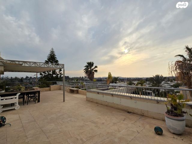 גג/ פנטהאוז, גולן, רמת השרון