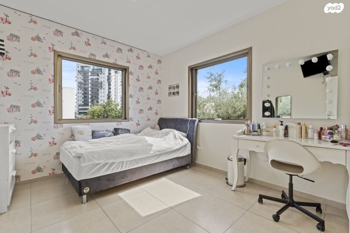 בית פרטי/ קוטג', אנה פרנק, בנות חיל, ראשון לציון