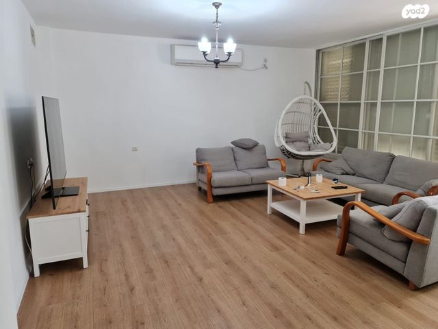 דירה, שדרות הנשיא וייצמן 70, מרכז העיר, חדרה