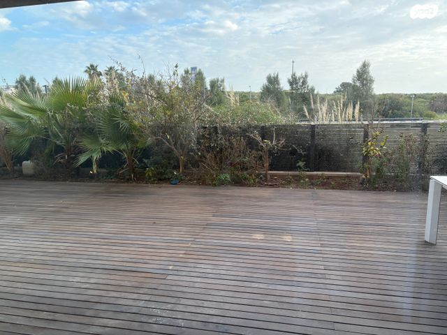 דירת גן, הרצליה