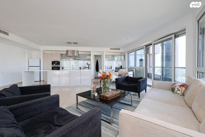 ניסים אלוני 19