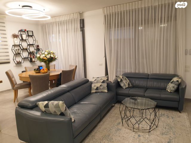 דירת גן, חרוזים, רמת גן