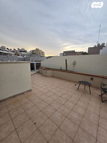 גג/ פנטהאוז, אורי צבי גרינברג 23, בן גוריון, חולון