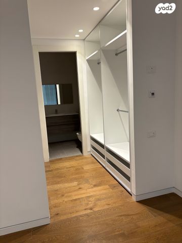 דירת גן, הרצליה