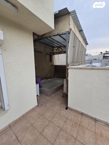 גג/ פנטהאוז, אורי צבי גרינברג 23, בן גוריון, חולון