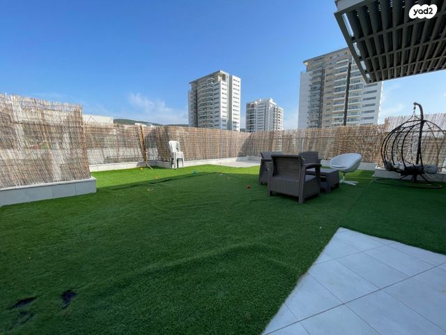 גג/ פנטהאוז, החותרים, טירת כרמל