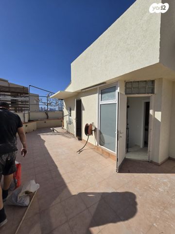 גג/ פנטהאוז, אורי צבי גרינברג 23, בן גוריון, חולון