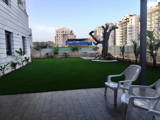 דירת גן, ש"י עגנון, נאות שמיר, יבנה