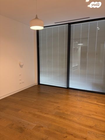 דירת גן, הרצליה