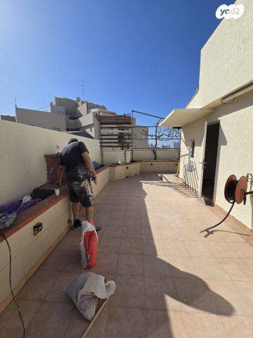 גג/ פנטהאוז, אורי צבי גרינברג 23, בן גוריון, חולון