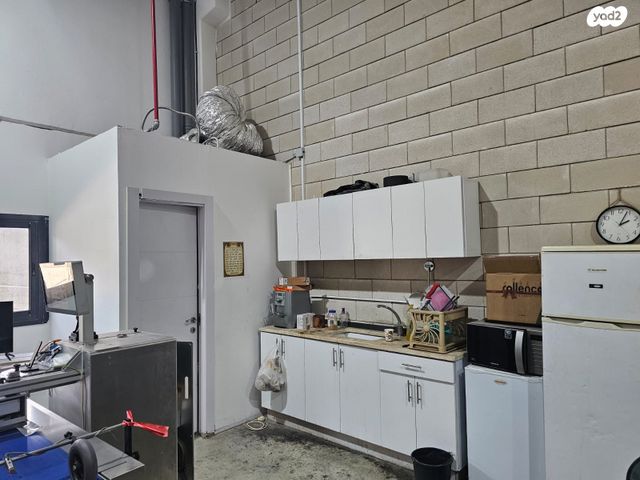 מחסנים, הלהב, אזור תעשיה ג, חולון