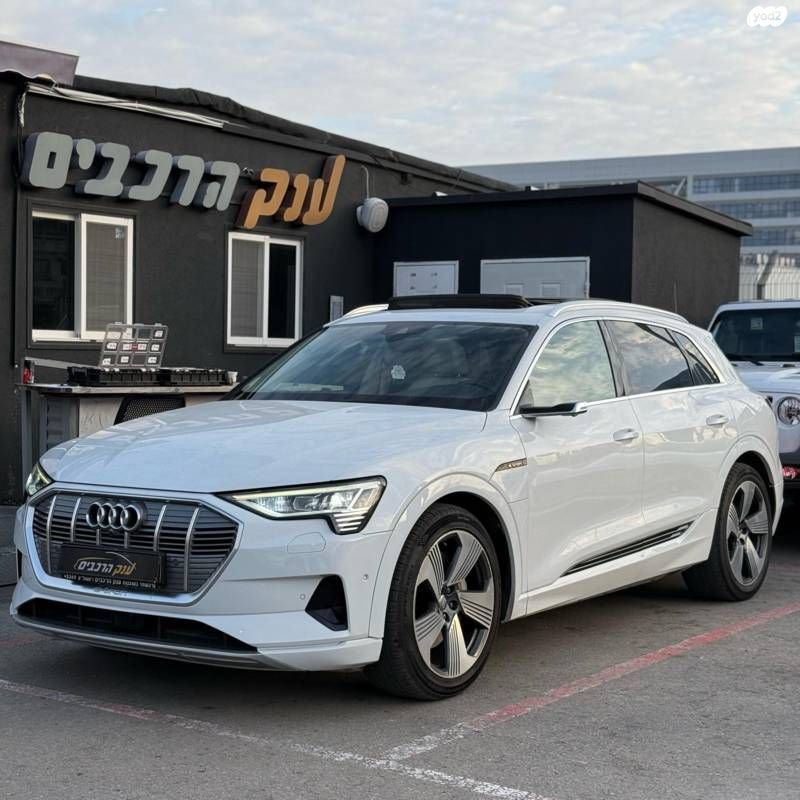 מודעת רכב אאודי E-tron