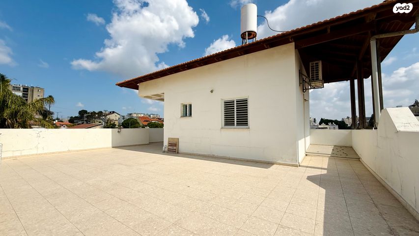 דו משפחתי, רחובות