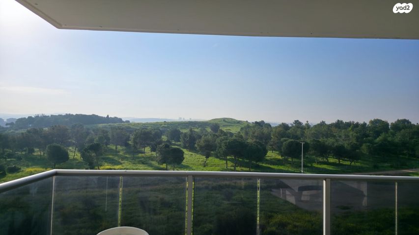 דירה, אהוד מנור, נאות אפק, אפקה, קרית ביאליק