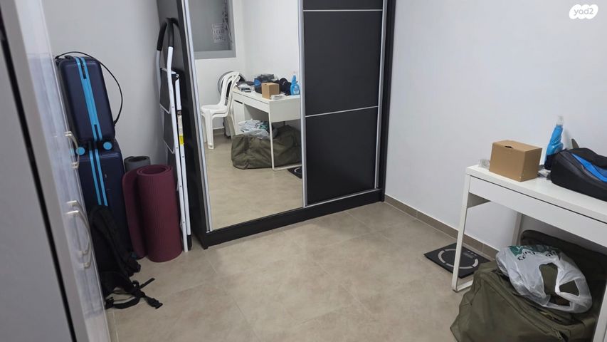 דירה, אהוד מנור, נאות אפק, אפקה, קרית ביאליק