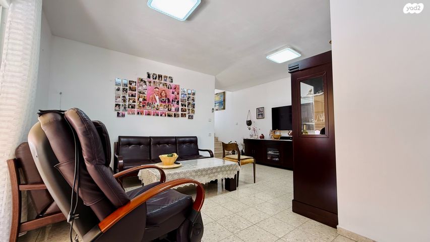 דו משפחתי, רחובות