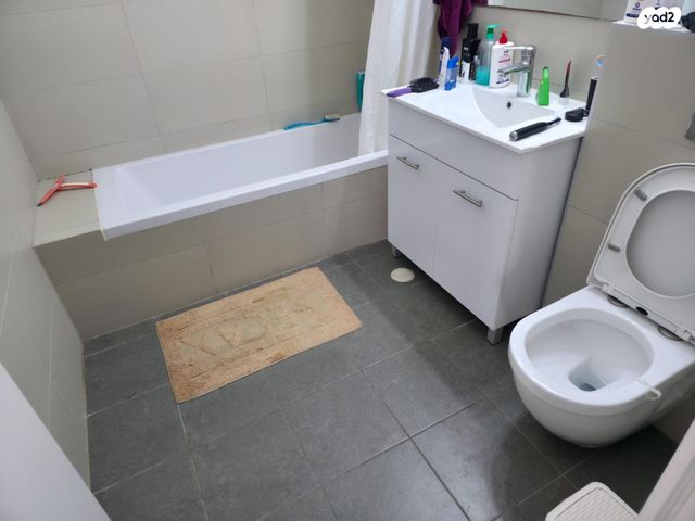 דירה, אהוד מנור, נאות אפק, אפקה, קרית ביאליק